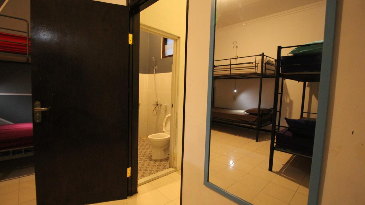 Hati Hati Hostel Yogyakarta Exterior photo