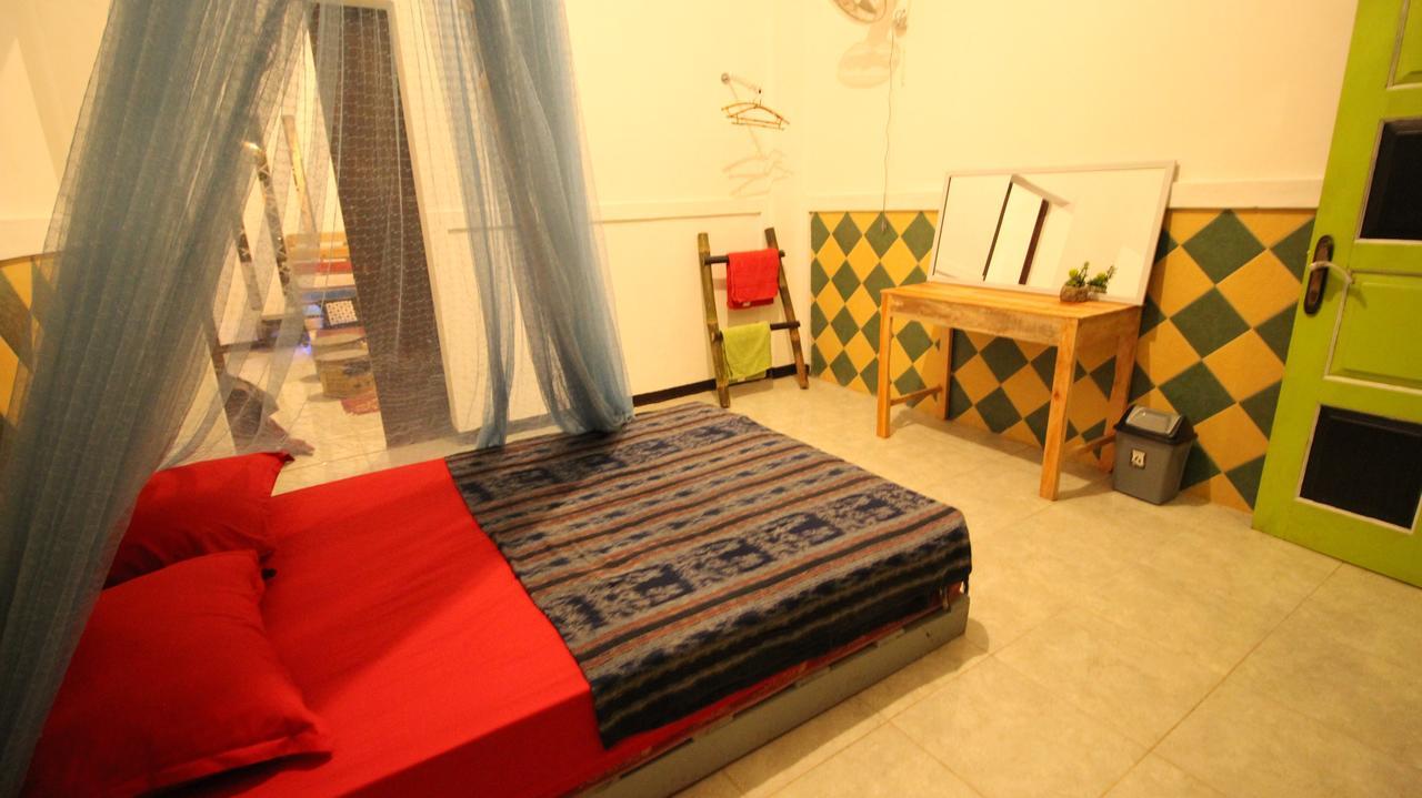 Hati Hati Hostel Yogyakarta Exterior photo