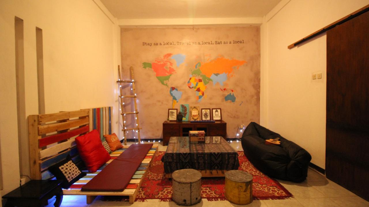Hati Hati Hostel Yogyakarta Exterior photo