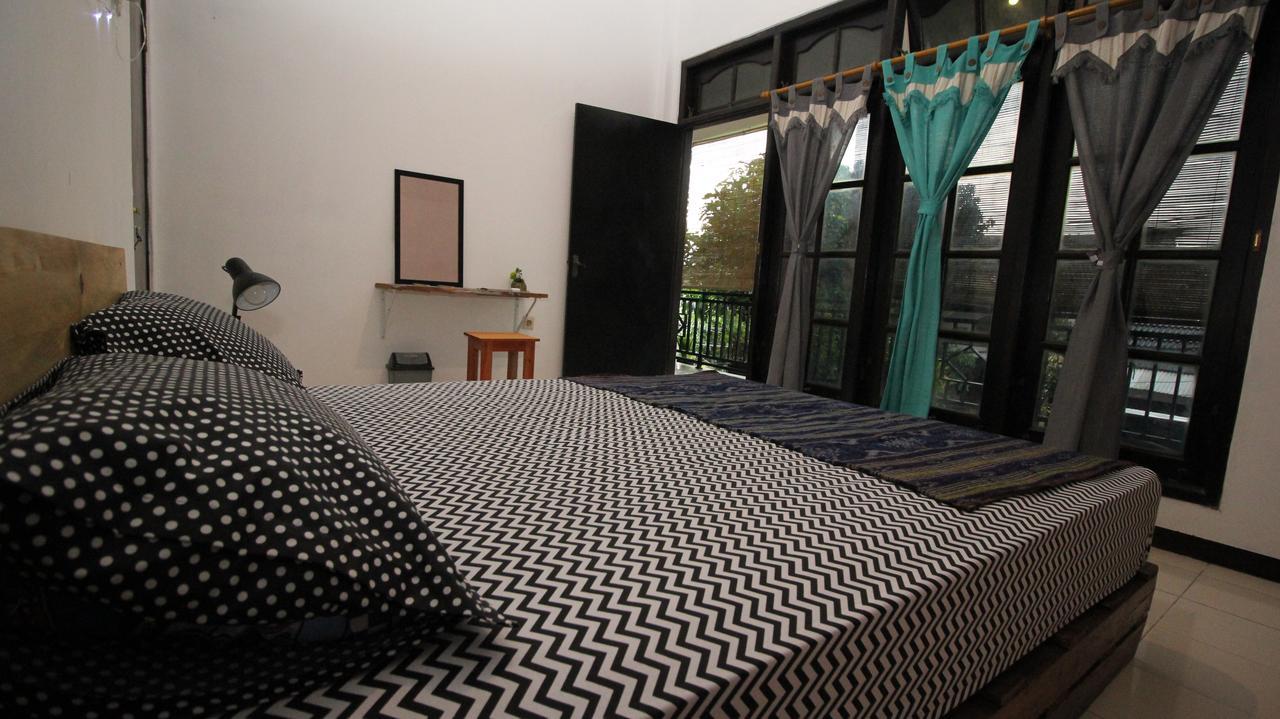 Hati Hati Hostel Yogyakarta Exterior photo