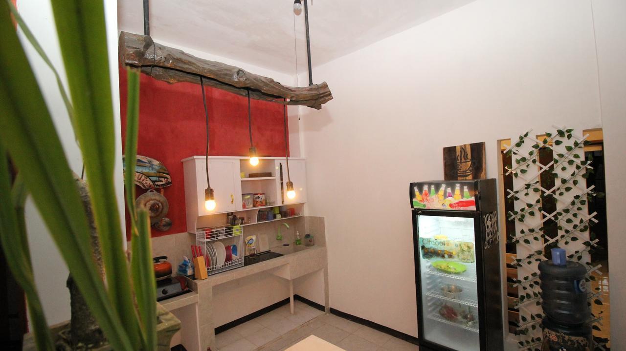 Hati Hati Hostel Yogyakarta Exterior photo