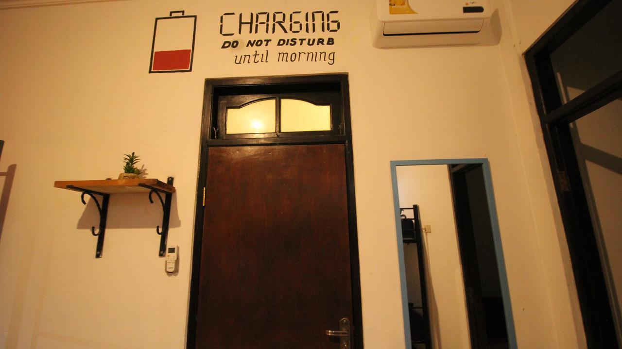 Hati Hati Hostel Yogyakarta Exterior photo