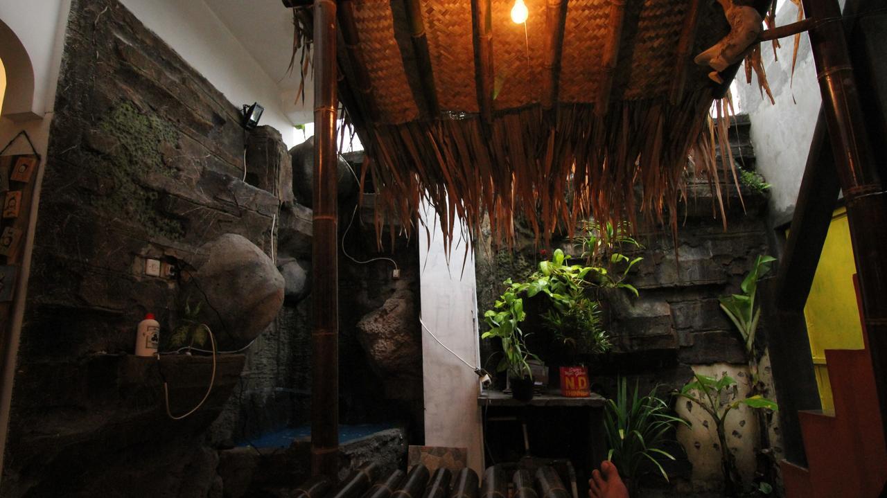 Hati Hati Hostel Yogyakarta Exterior photo