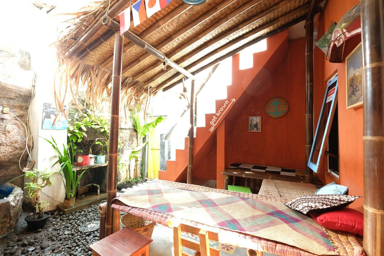 Hati Hati Hostel Yogyakarta Exterior photo